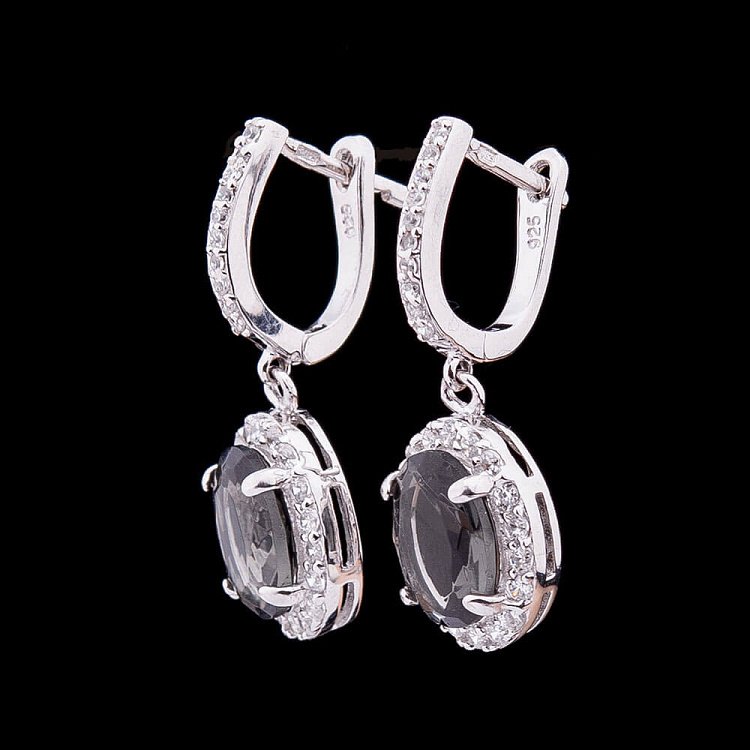 Серьги с синтетической шпинелью серого цвета с024 Серьги с синтетической шпинелью серого цвета с024 от ювелирного магазина Оникс