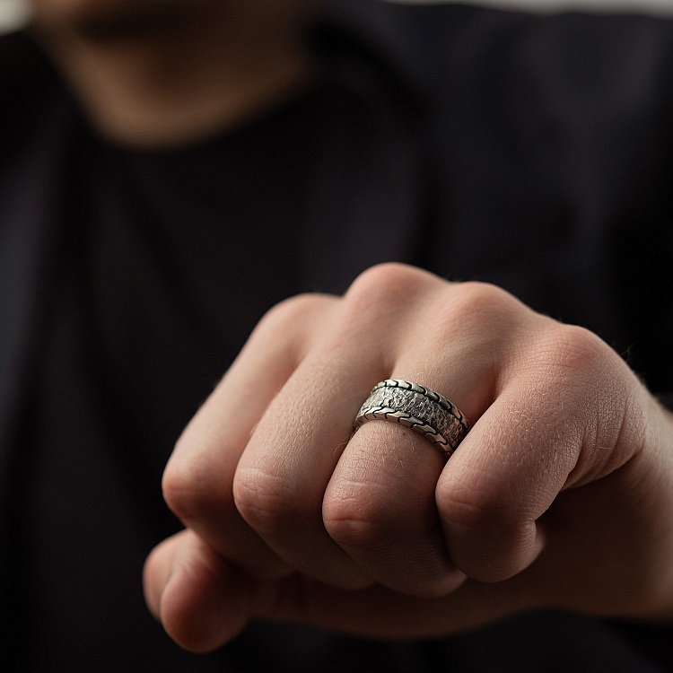 Чоловічий срібний перстень 112719 від ювелірного магазину Онікс - 1