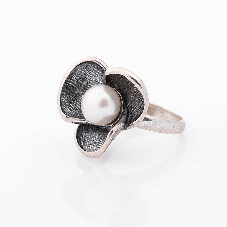 Серебряное кольцо с культ. пресн. жемчугом (чернение) 11774 от ювелирного магазина Оникс