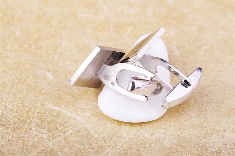 Запонки с эмалью 25024 от ювелирного магазина Оникс - 1