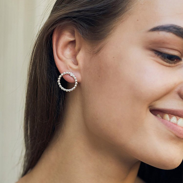 Серебряные серьги - пусеты "Круг з сердечком" 122546 от ювелирного магазина Оникс