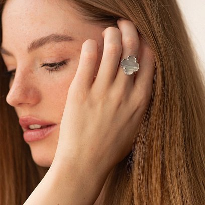 Золотое кольцо "Клевер" с перламутром к08143 №3