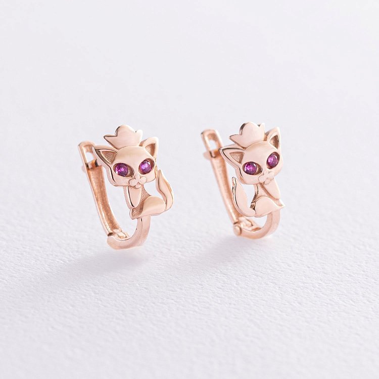Детские золотые серьги "Котята" (фиолетовые фианиты) с07549 от ювелирного магазина Оникс