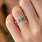 Кольцо с дорожкой голубых и желтых камней (белое золото) к07108 от ювелирного магазина Оникс - 4