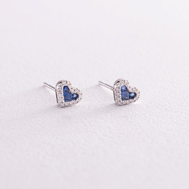 Золотые серьги - пусеты "Сердечки" с бриллиантами и сапфирами сб0432ca от ювелирного магазина Оникс