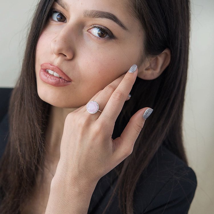 Серебряное кольцо с фианитами 111923 от ювелирного магазина Оникс - 4