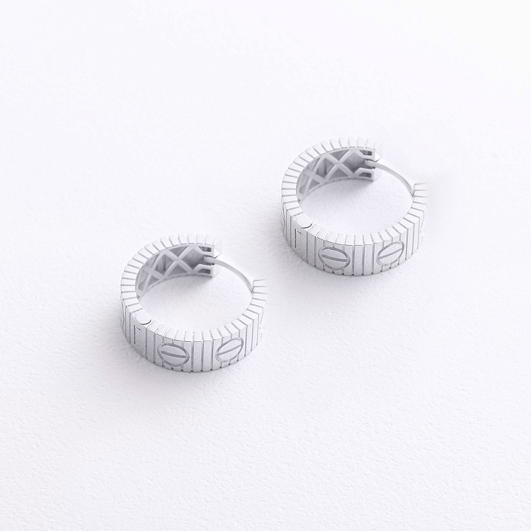 Серьги - кольца "Love" в белом золоте с09701 от ювелирного магазина Оникс - 1