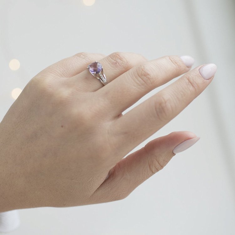 Золотое кольцо с аметистом и фианитами 14034076 от ювелирного магазина Оникс - 1