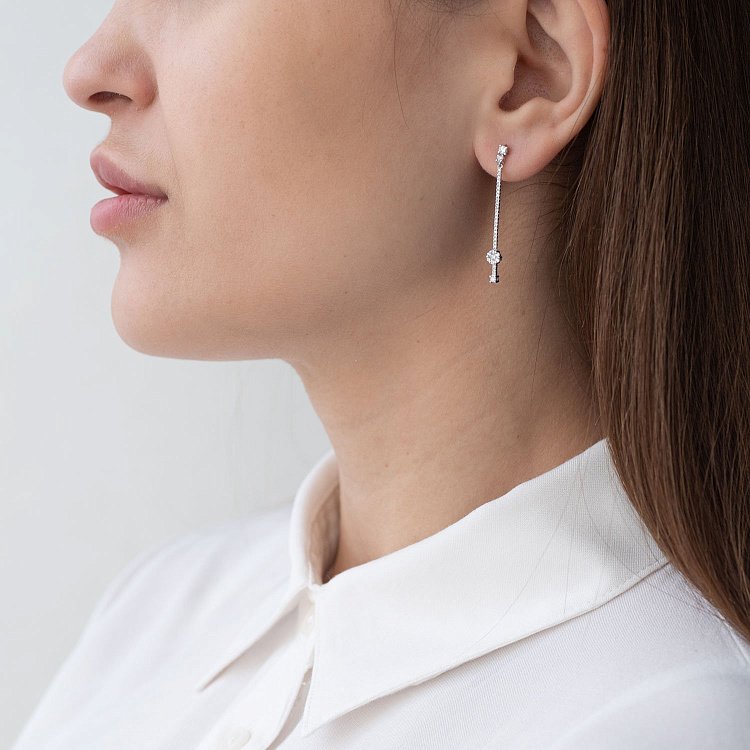 Золотые серьги - пусеты с бриллиантами сб0326ca от ювелирного магазина Оникс - 1