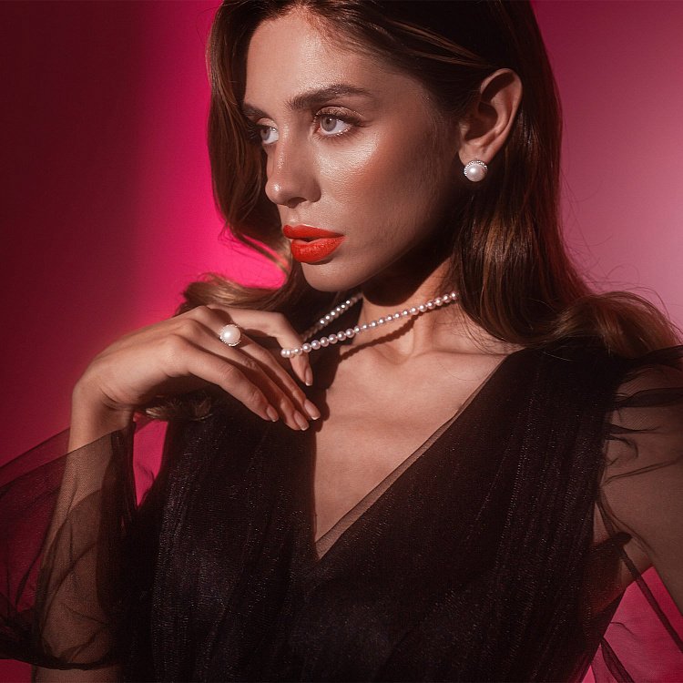 Золота каблучка з фіанітами і культ. прісн. перлами к02843 від ювелірного магазину Онікс - 4