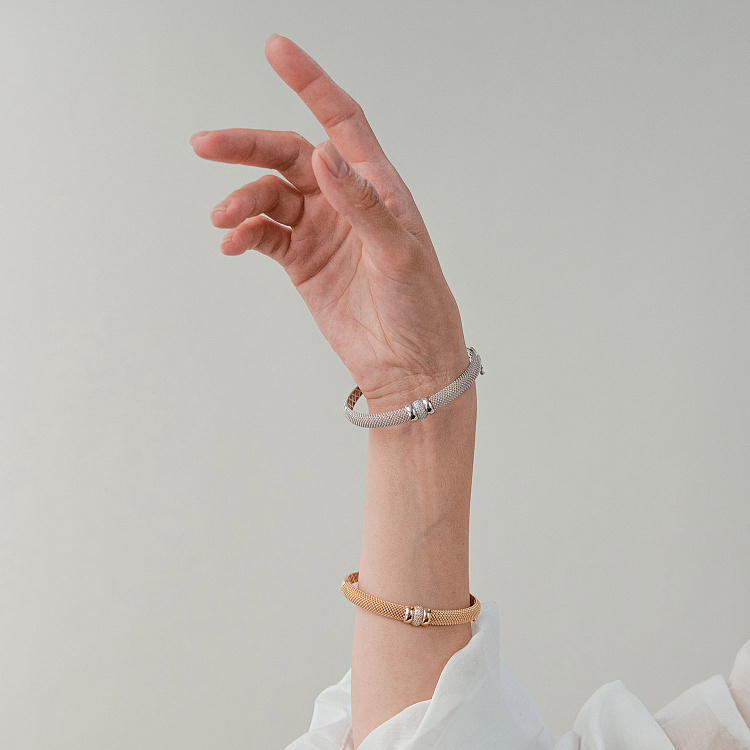 Жесткий браслет "Marie" в белом золоте (фианиты) б05610 от ювелирного магазина Оникс - 5