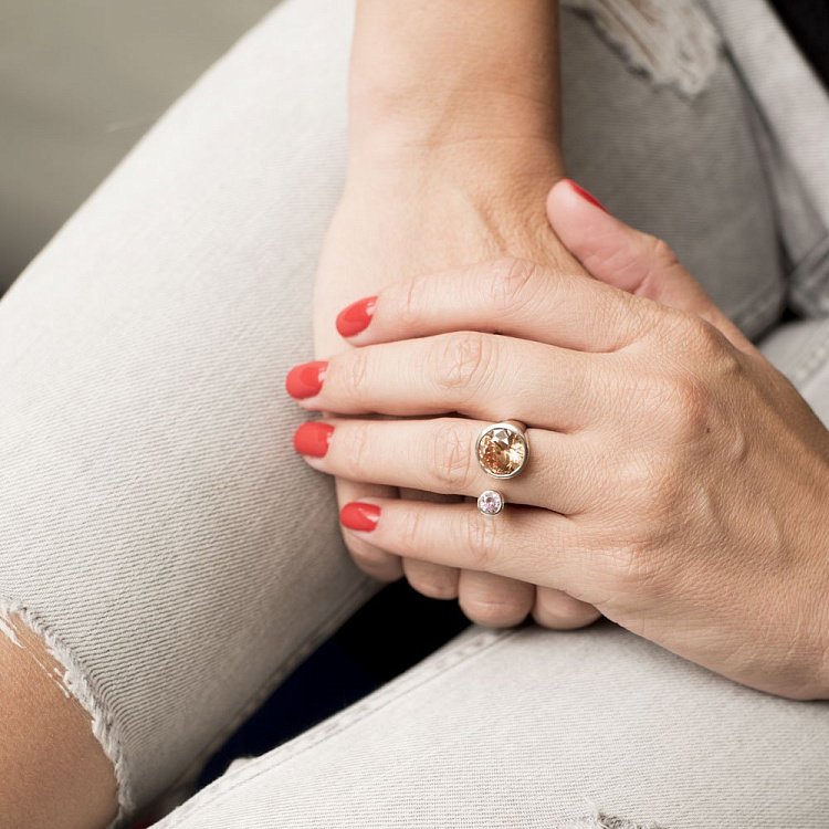 Серебряное кольцо с фианитами 111719 от ювелирного магазина Оникс - 3