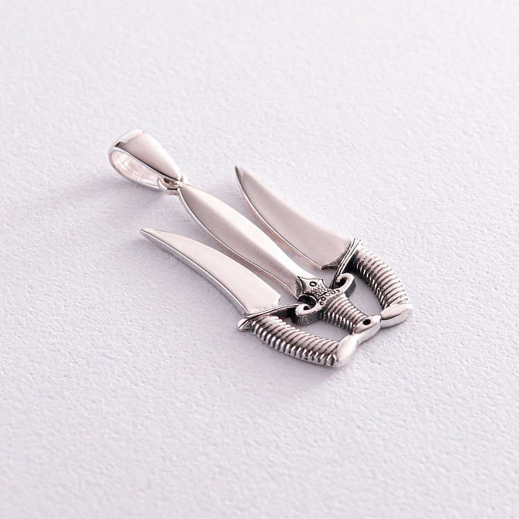 Серебряная подвеска "Тризуб с кинжалами"  133116 от ювелирного магазина Оникс