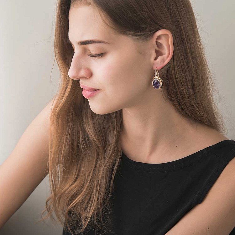 Золоті сережки з александритом і фіанітами с03721 від ювелірного магазину Онікс