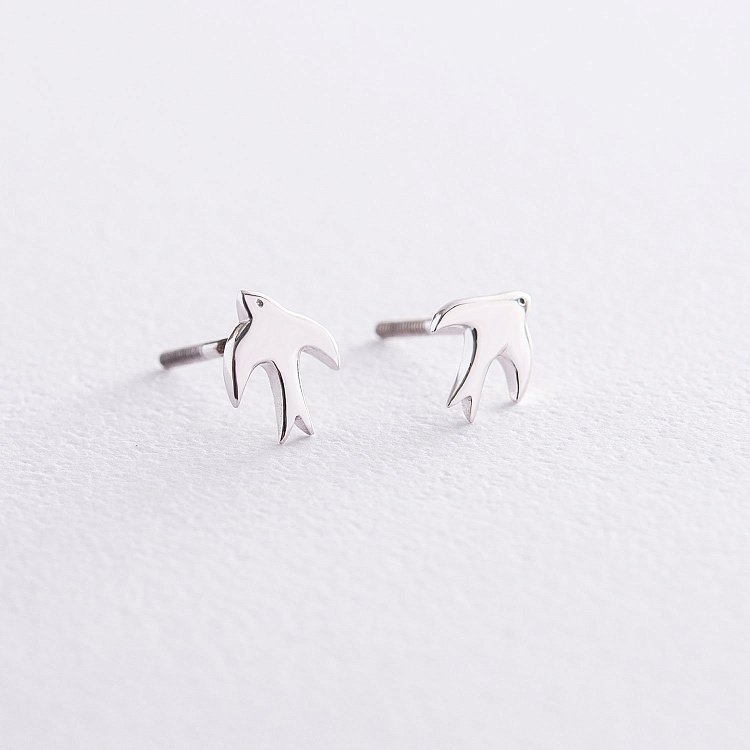 Сережки - пусети "Маленькі ластівки" в білому золоті с06917 від ювелірного магазину Онікс