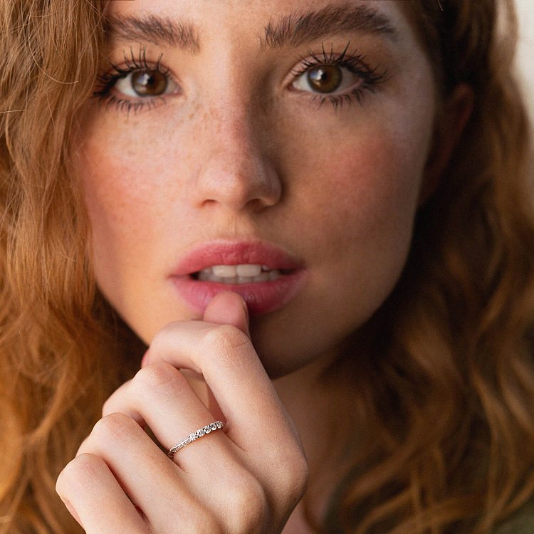 ?Золота каблучка з доріжкою каменів (діаманти) кб0437cha від ювелірного магазину Онікс - 1