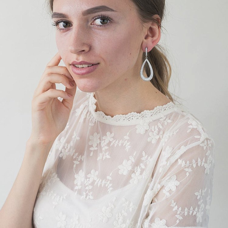 Серебряные серьги с фианитами 121842 от ювелирного магазина Оникс - 2