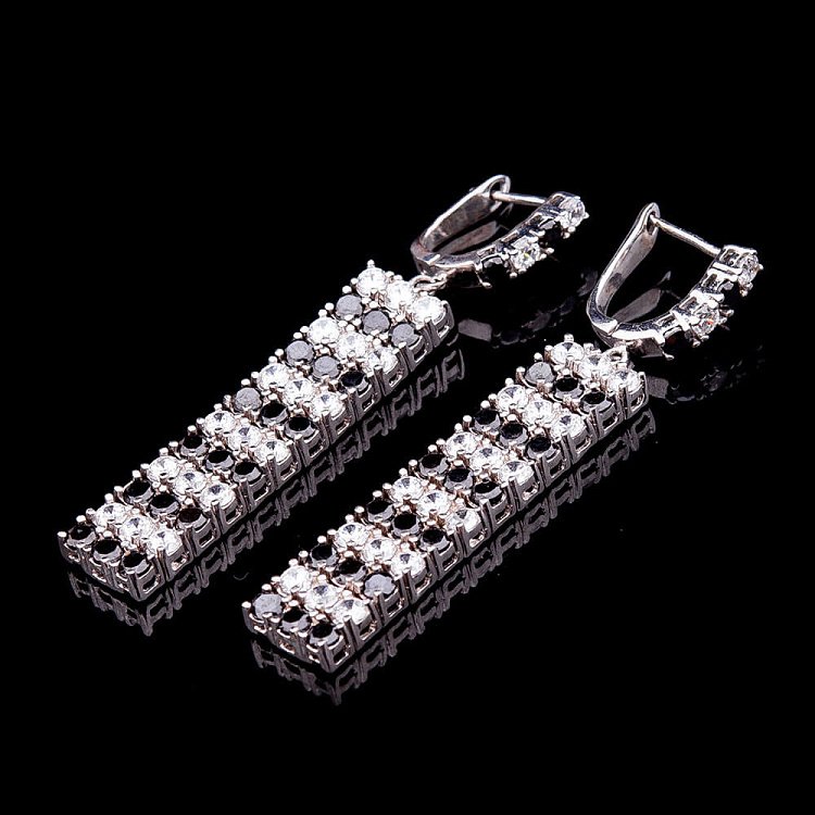 Срібні сережки з фіанітами 121423 від ювелірного магазину Онікс - 1