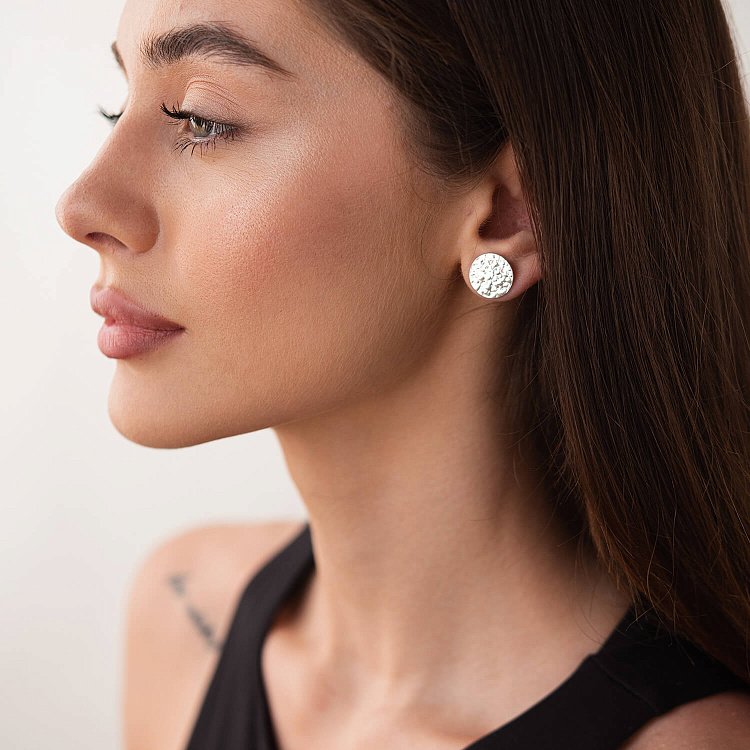 Серьги - пусеты "Теона" в белом золоте с07885 от ювелирного магазина Оникс - 2