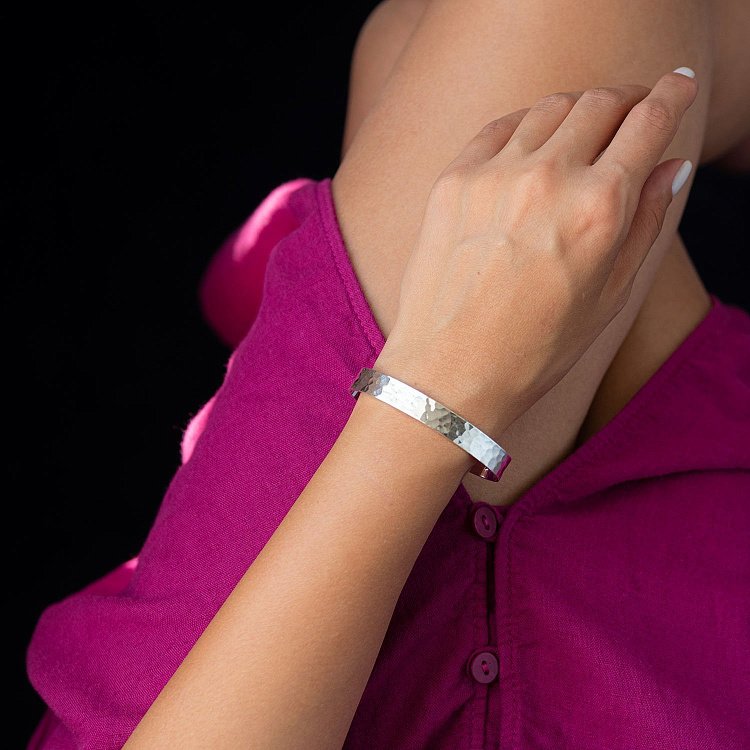 Жесткий браслет ручной работы из серебра 141480 от ювелирного магазина Оникс - 4