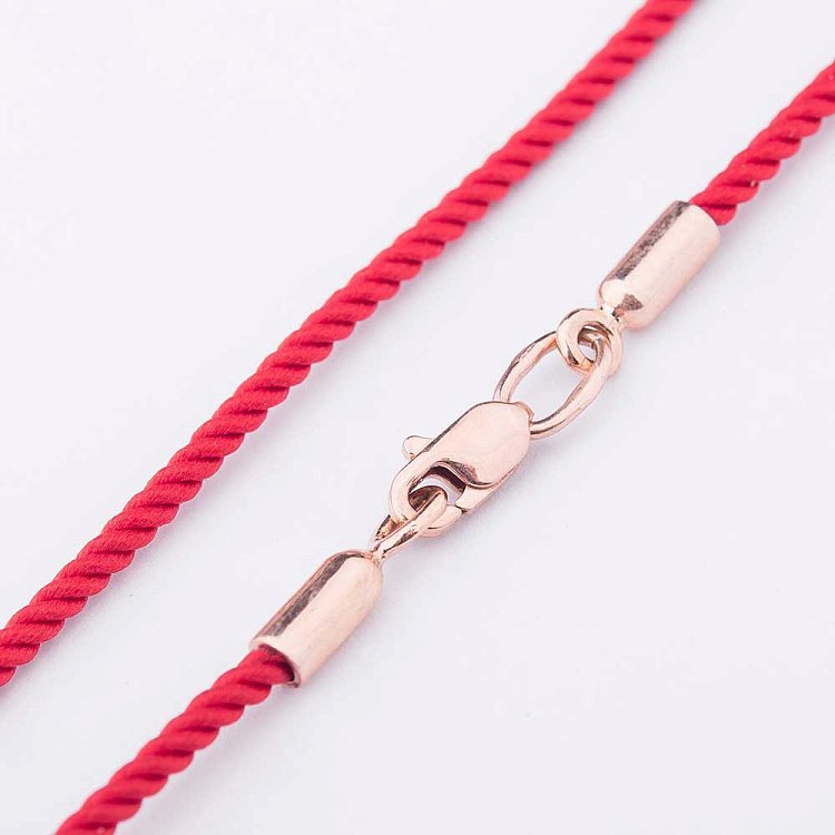 Шелковый красный браслет с золотой гладкой застежкой (2 мм) б02271 от ювелирного магазина Оникс - 1