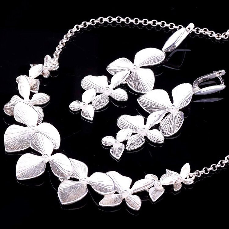 Серебряное колье "Цветочки" 18011 от ювелирного магазина Оникс - 3