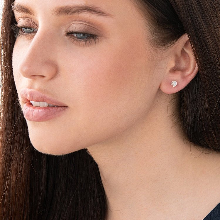 Серебряные серьги-гвоздики "Цветочки" с фианитами 121785 от ювелирного магазина Оникс - 1