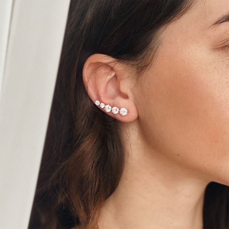 Золоті сережки - клаймбери з фіанітами с04003 від ювелірного магазину Онікс