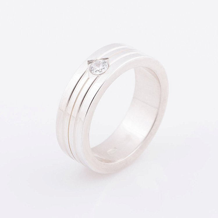 Срібна обручка з фіанітом 111909 від ювелірного магазину Онікс