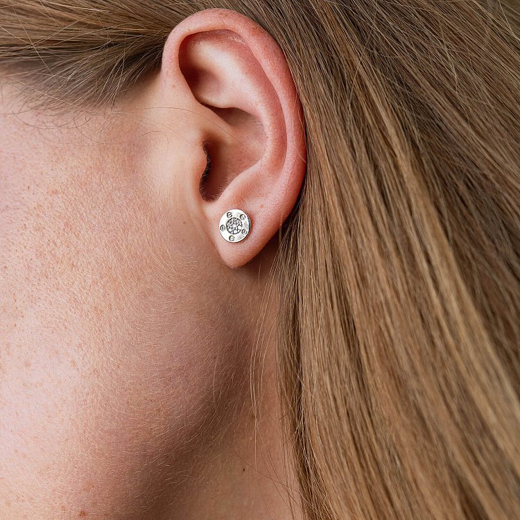 Золотые серьги-пусеты с фианитами с06418 от ювелирного магазина Оникс - 1