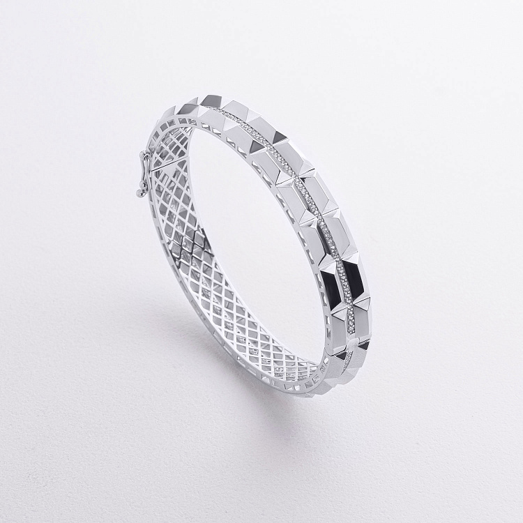 Жесткий браслет "Charlotte" с фианитами (белое золото) б05815 от ювелирного магазина Оникс