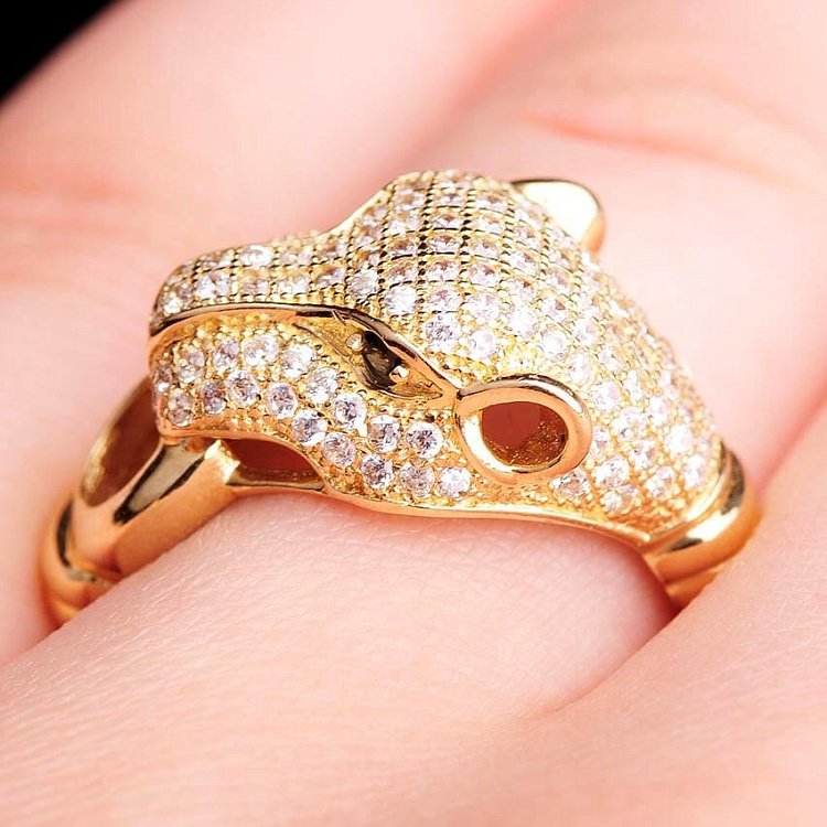 Золота каблучка "Пантера" з фіанітами к03232 від ювелірного магазину Онікс