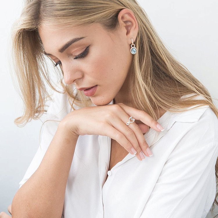 Золотые серьги с голубым топазом и фианитами с01371 от ювелирного магазина Оникс - 2