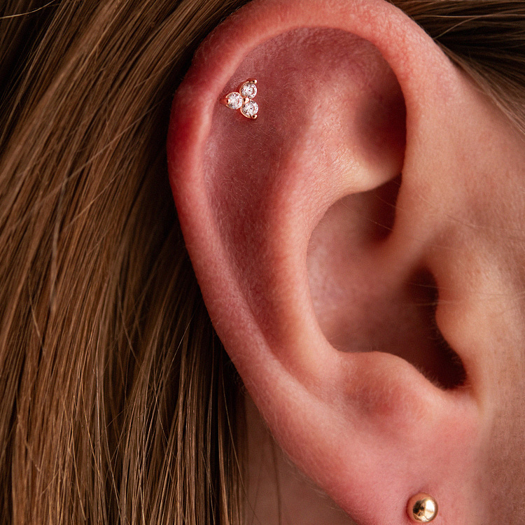 Одиночна золота сережка для хелікса (фіаніти) 1716ч від ювелірного магазину Онікс - 1