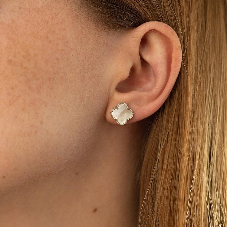 Срібні сережки - пусети "Конюшина" (шт. перламутр) OR128220п від ювелірного магазину Онікс - 2