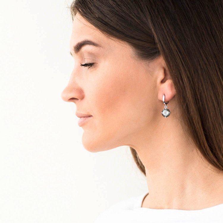 Золотые серьги "Влечение" с синтетическим топазом с05287 от ювелирного магазина Оникс - 1