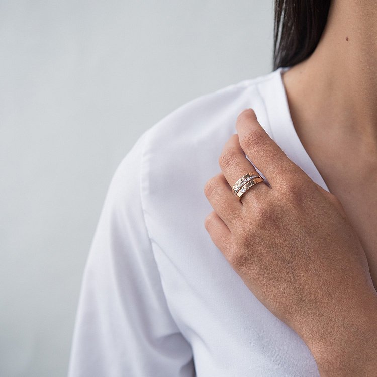 Золота каблучка з фіанітами к04980 - 4 Золота каблучка з фіанітами к04980 від ювелірного магазину Онікс - 4