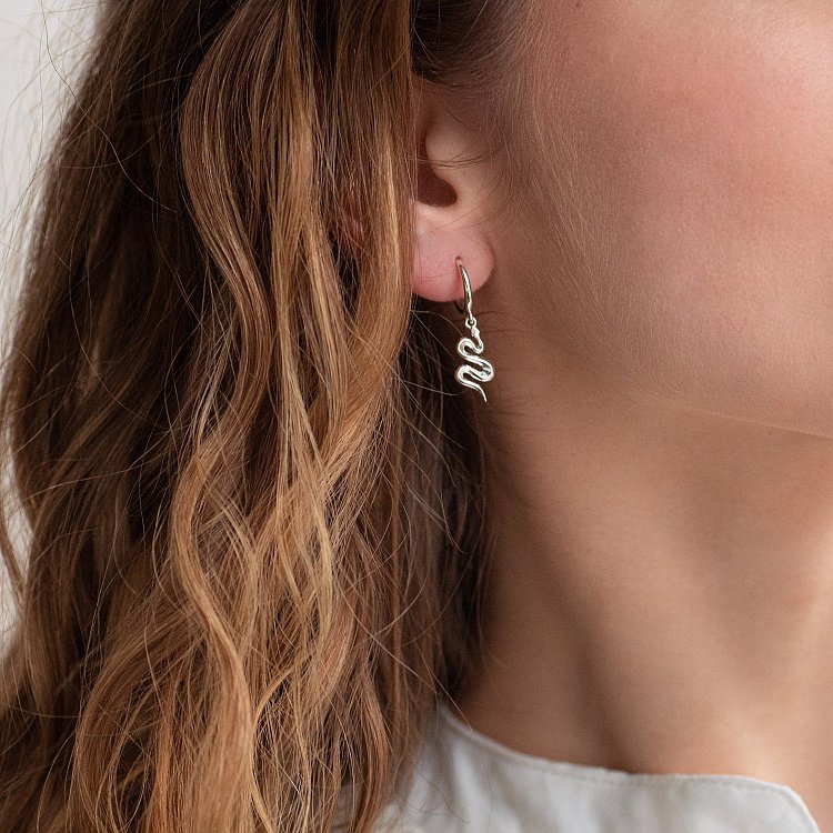 Серебряные серьги - пусеты "Змеи" 123008 от ювелирного магазина Оникс - 5