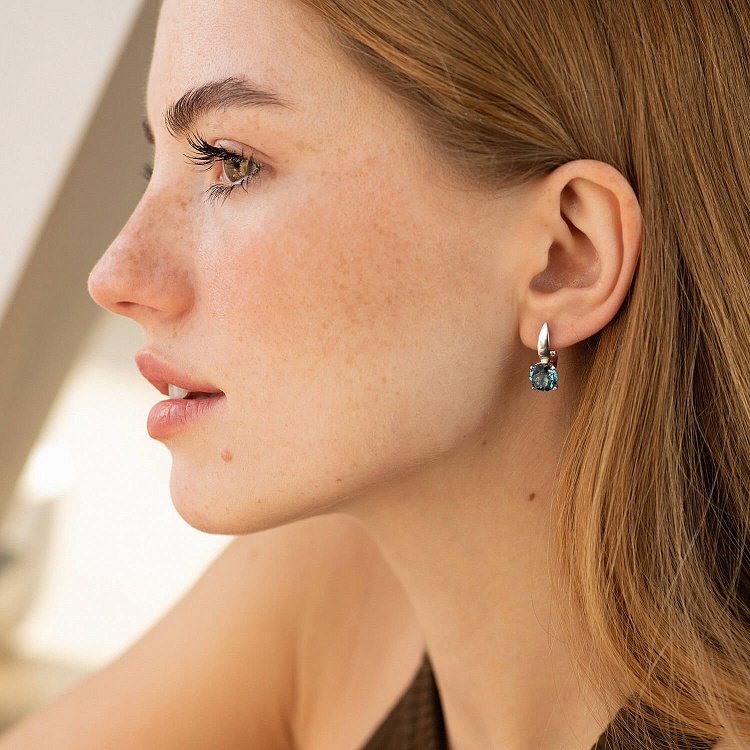 Серебряные серьги с топазами "Лондон Голубой" GS-02-003-33 от ювелирного магазина Оникс - 1