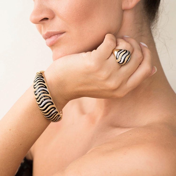 Золотое кольцо с эмалью к02700 от ювелирного магазина Оникс - 4