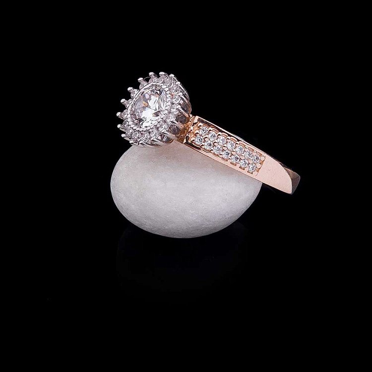 Заручальна золота каблучка з фіанітами к04591 від ювелірного магазину Онікс - 1