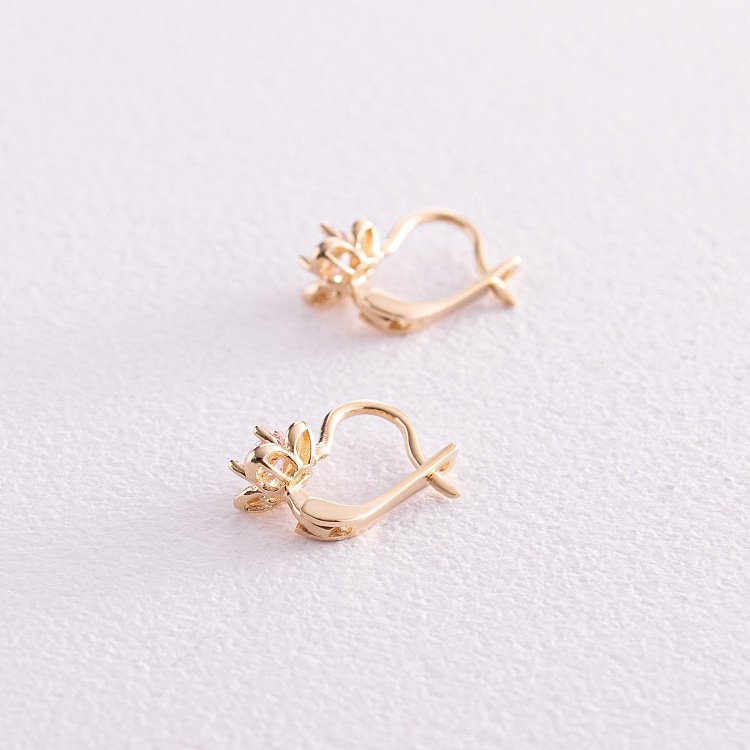 Детские золотые серьги "Цветочки" (розовые фианиты) с08064р от ювелирного магазина Оникс - 2