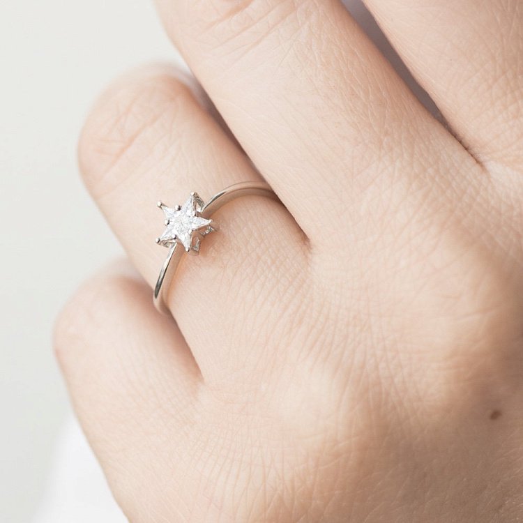 Золотое кольцо "Звезда" с бриллиантом к147 от ювелирного магазина Оникс - 4