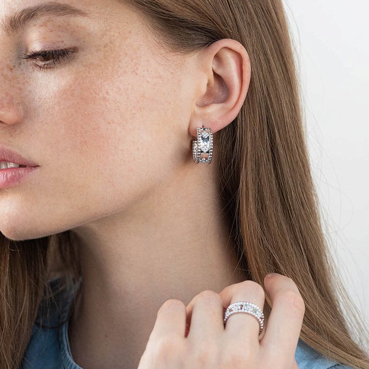 Кольцо с фианитами "Клевер" 111999 от ювелирного магазина Оникс - 1