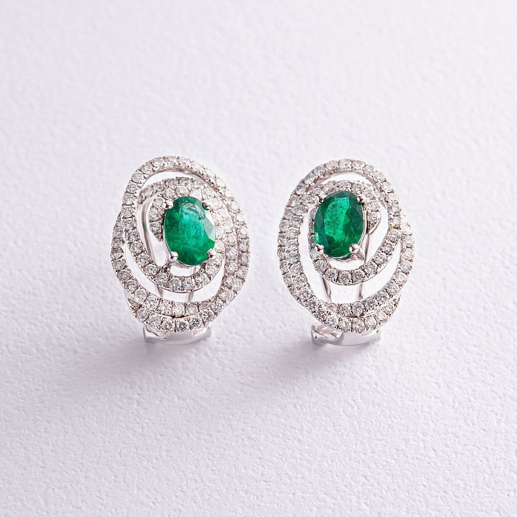 Золотые серьги с изумрудами и бриллиантами doubs654 от ювелирного магазина Оникс