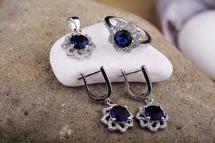 Подвеска (синтетическая шпинель, фианиты) п025 от ювелирного магазина Оникс - 1