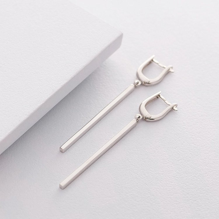 Висячие серебряные серьги 122383 от ювелирного магазина Оникс