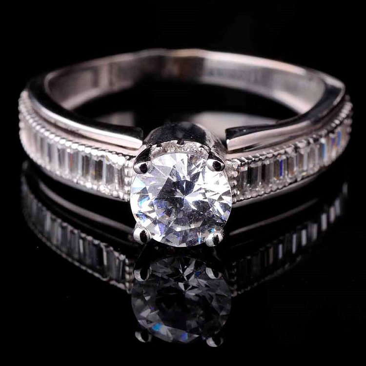 Золотое кольцо из белого золота (фианиты) к01491ж от ювелирного магазина Оникс