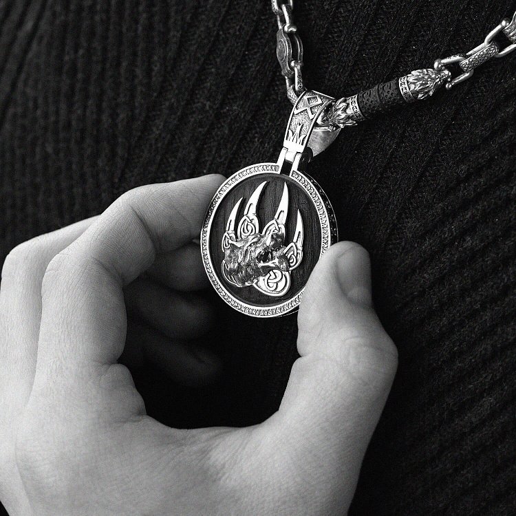 Серебряный кулон "Волк" с эбеновым деревом 946 от ювелирного магазина Оникс - 2