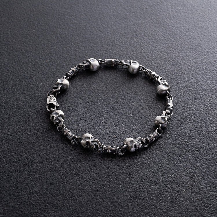 Срібний браслет "Черепа" 364б від ювелірного магазину Онікс